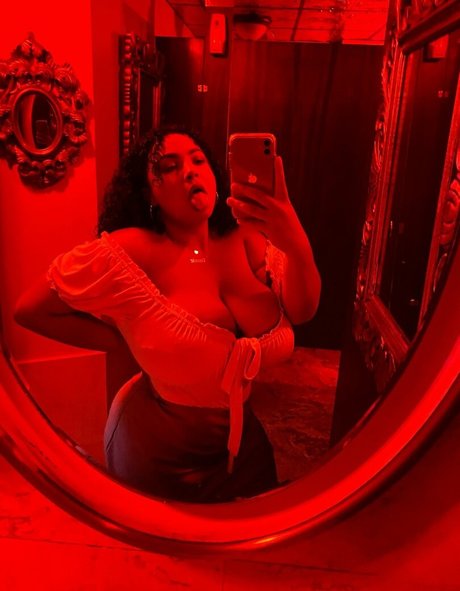 Deanelizyunes nude pornstar photos