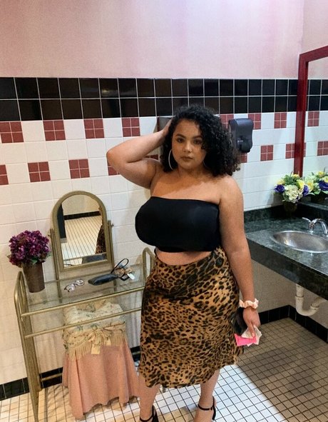 Deanelizyunes sex actress archive