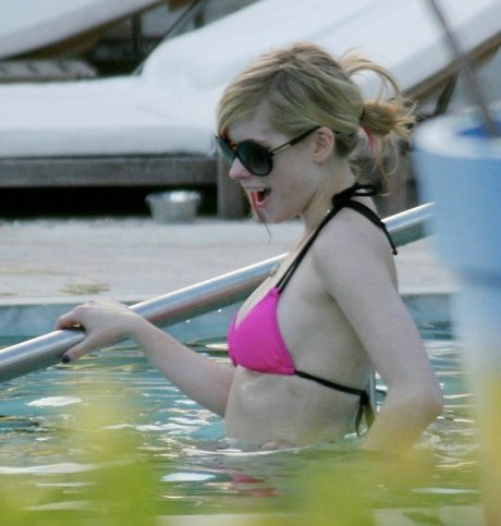 Avril Levigne top actress picture