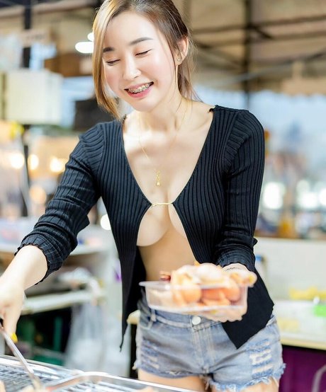 Qanan Kanokyada hd actress pic