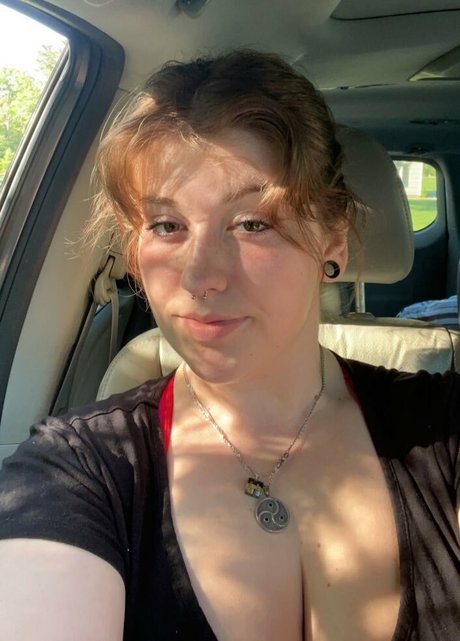 Thekinkcouch naked model img