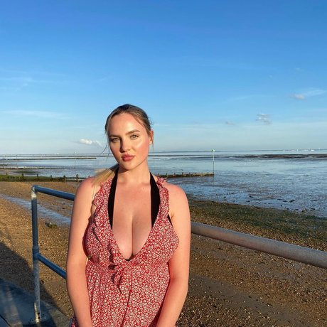 moonbeamlouth erotic model image