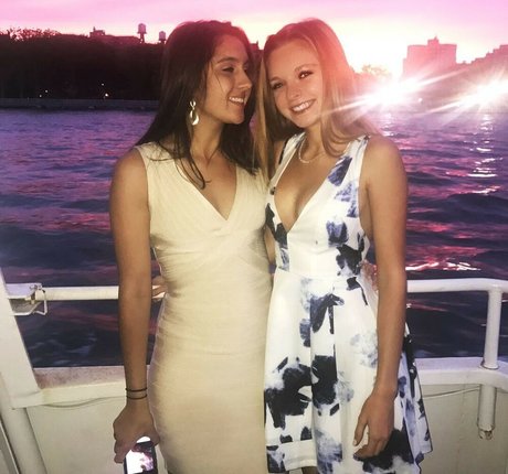 Aurora Straus model top pics