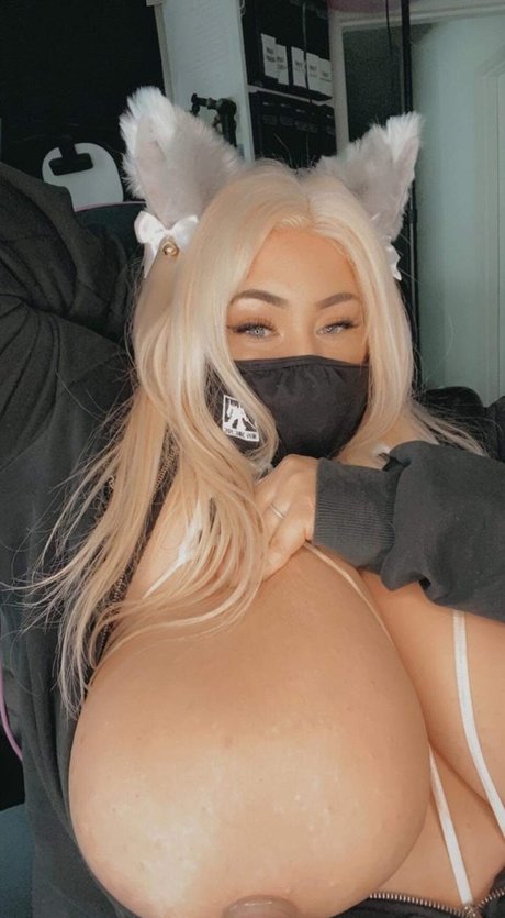 Keakus model sexy photo