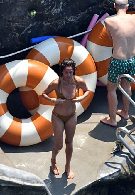 Brooke Burke hot model galleries