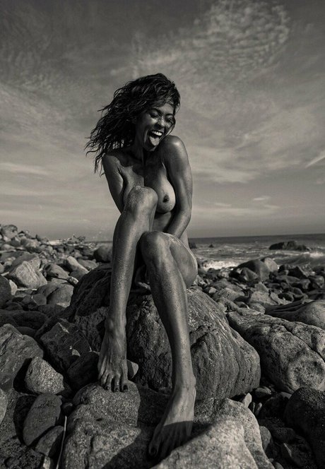 Brooke Burke xxx star img