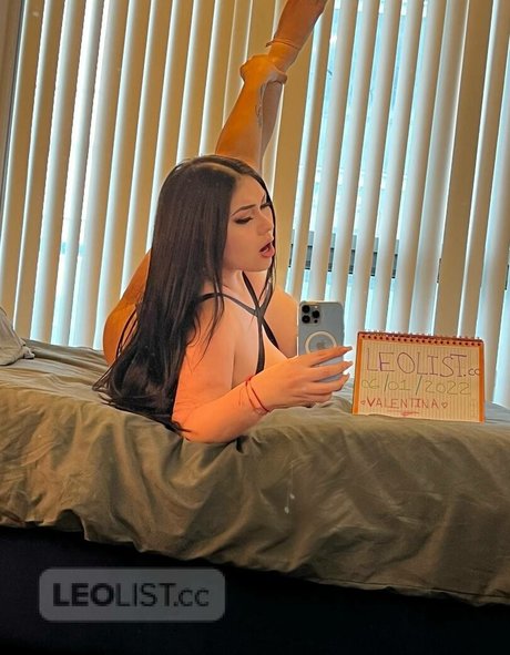 Miss Leira nude model photos