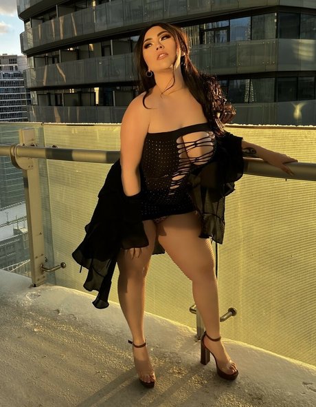 Miss Leira star perfect image