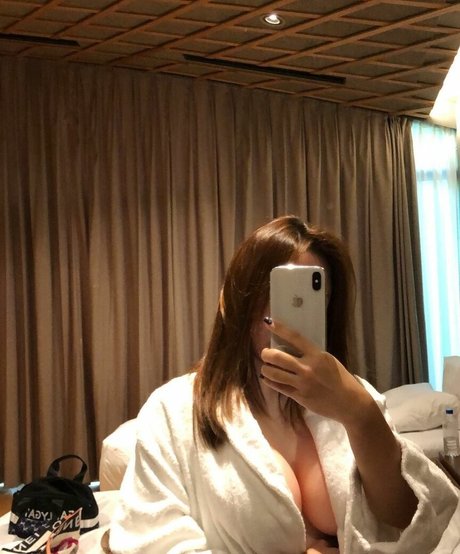 ueleelee nude star galleries