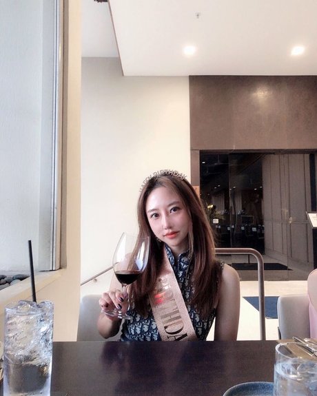 ueleelee model pornographic images