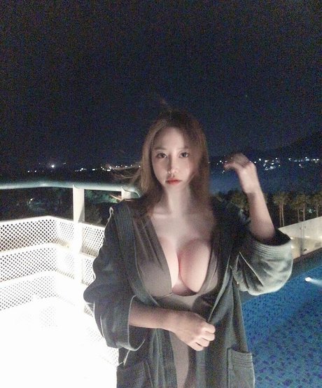 ueleelee sexy star pics