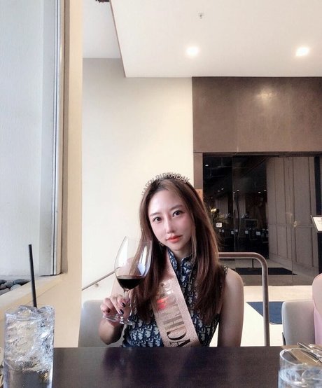 ueleelee star naked img