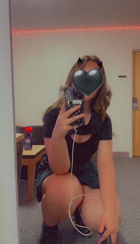 unhingedmindd nice model photo