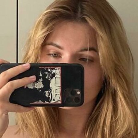 Lizzylarrsen hot actress archive