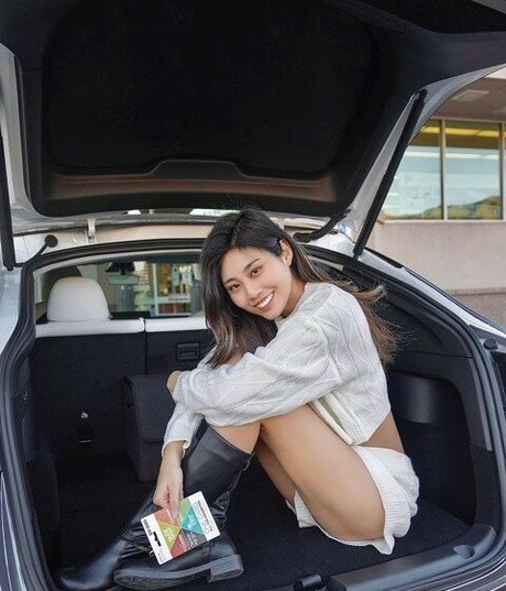 Tangtangjulia model naked galleries