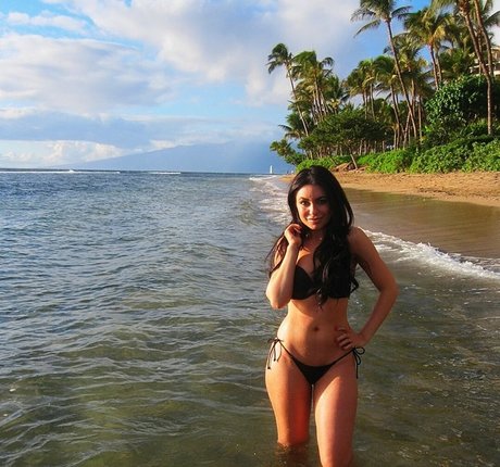 Uldouz Wallace model hot gallery