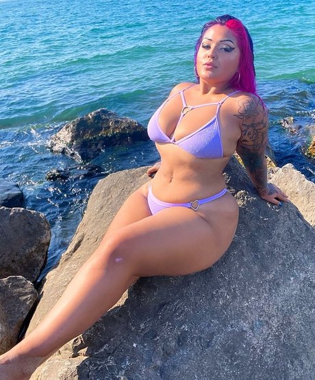 Dee Vicious porn model img