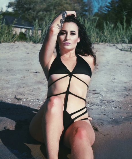 sweetbutsinful pretty model img