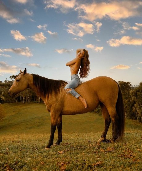 Nagela Barros star art image