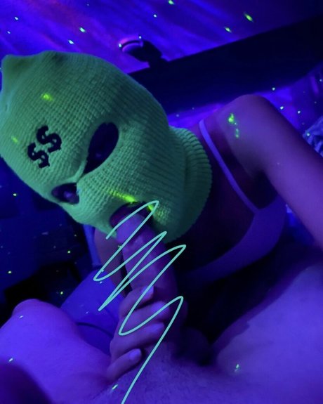 HerAthleteFeet model art picture