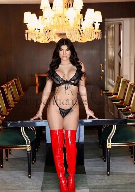 Alanamaxxine hot model img