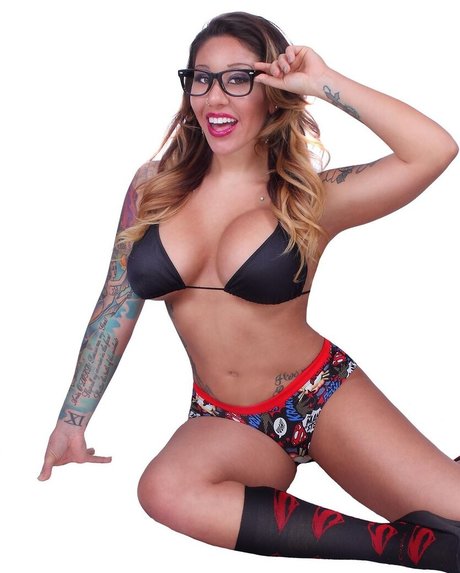 Lexi Layne erotic model img