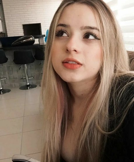 Rafaela Riggs art star archive