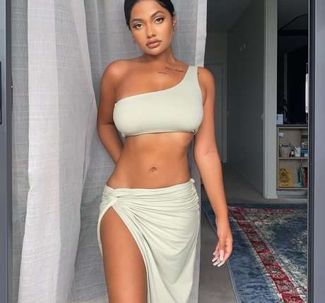 Ari Kumar pornstar naked galleries