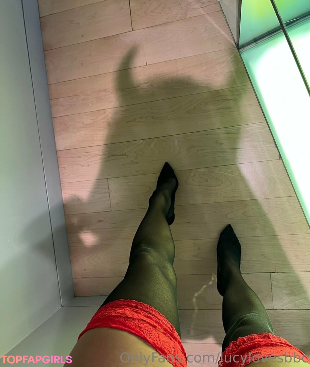 Amberwhite833 star exclusive image