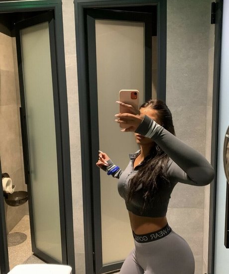 Dilinadilii hot actress image