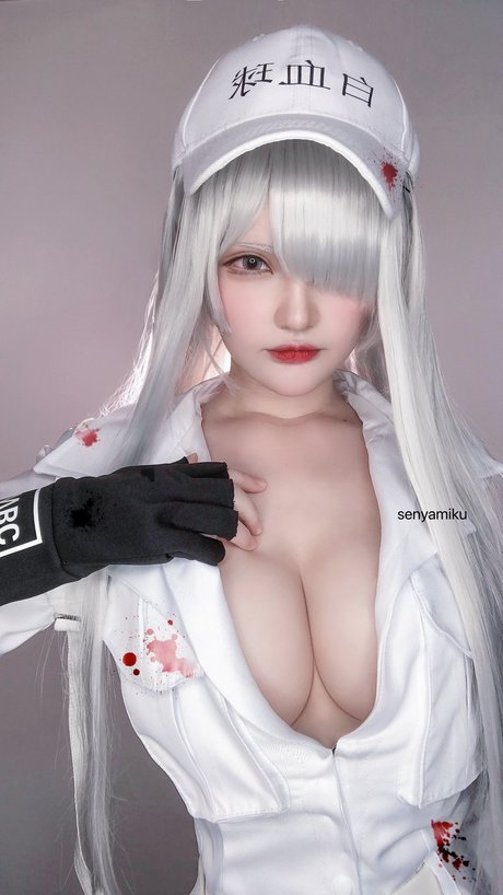 SenyaMiku naked actress pics