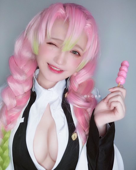 SenyaMiku model hot pics