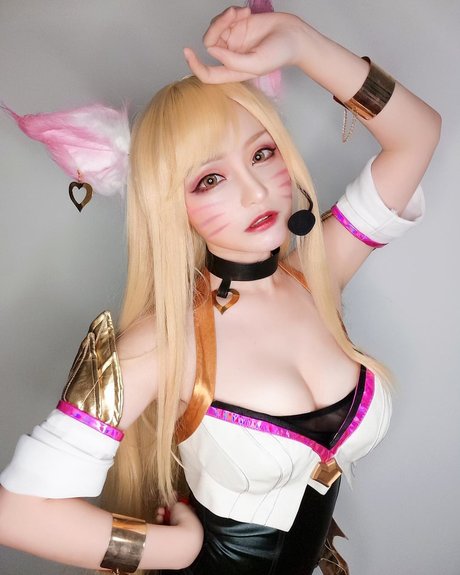 SenyaMiku sexy model images