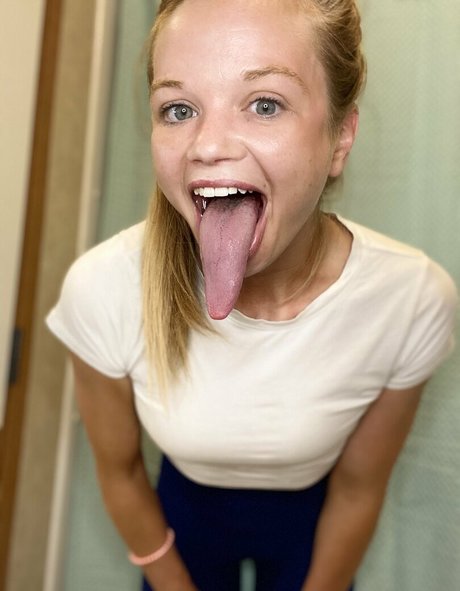 katelynlongtongue model photo