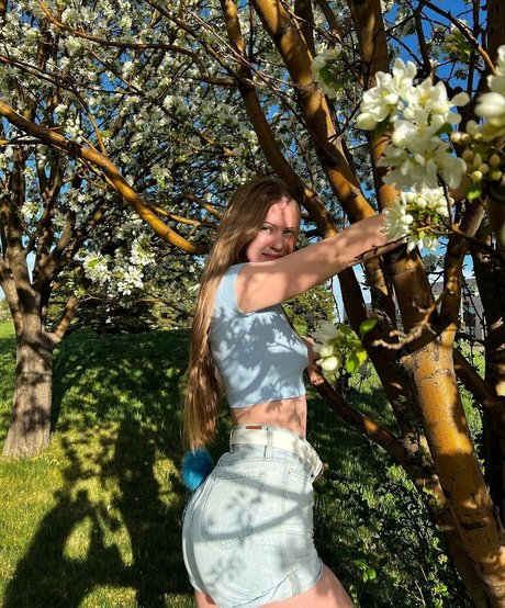 jem69710 naked actress img