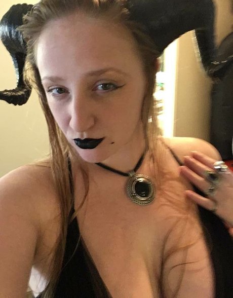 BordeauxBlack nudes star pics