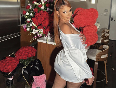 Shyla Walker hot actress galleries