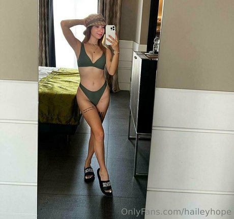 Hailey Hope pornstar adult pic