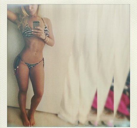 Laureen Pisciotta beautiful model image