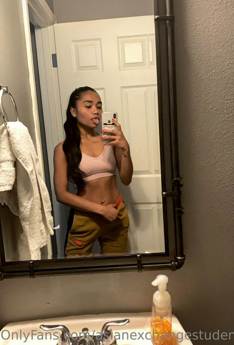 Asianexchangestudent model naked picture