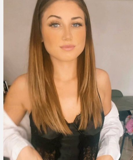 April Ro beautiful actress picture