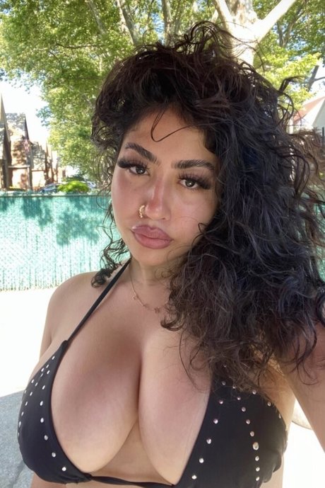 Julie Azi star nudes photo