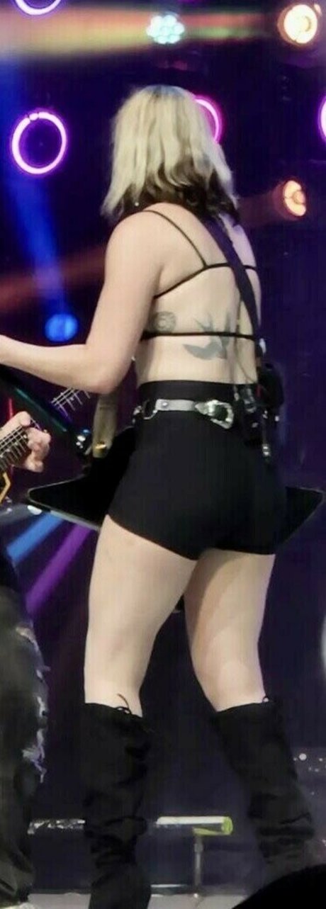 WomenMetal model top images