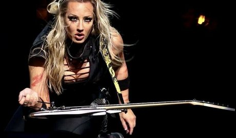 WomenMetal sex model images