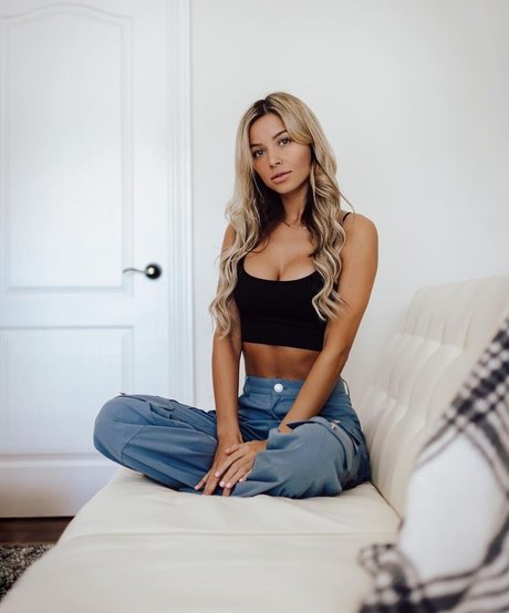 Franceska Fournier star erotic images