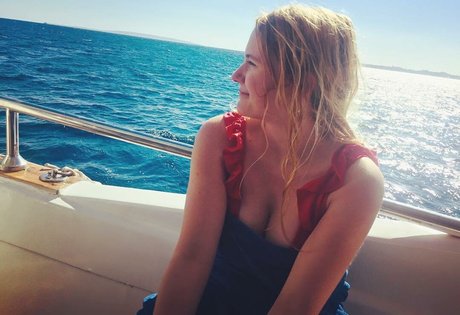 Rosie Dowsing nude model gallery