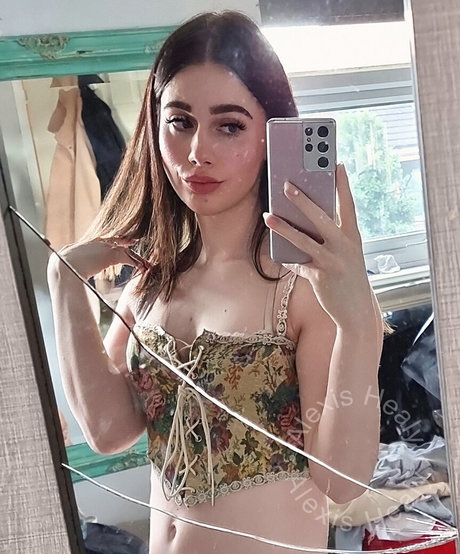 AlexisHealy model sex images