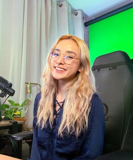 Sarah Carlos porn actress photos