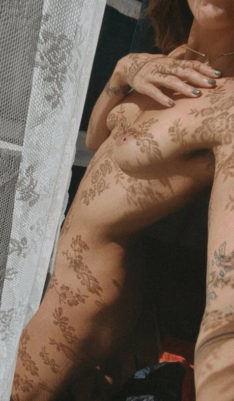 Karena Thompson model exclusive images