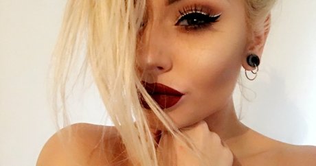 Romanie Smith model pretty images